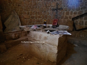 Unique altar from  around 325 AD smashed by plundering terrorists.